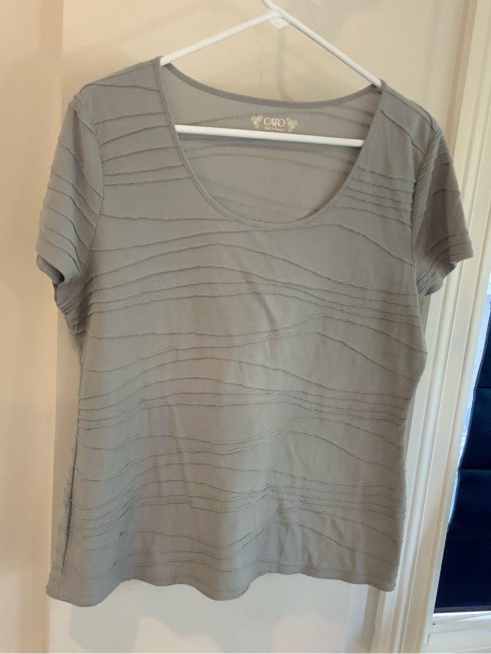 Cato Women's Short Sleeve Scoop Neck Top in Gray size large sku 3146